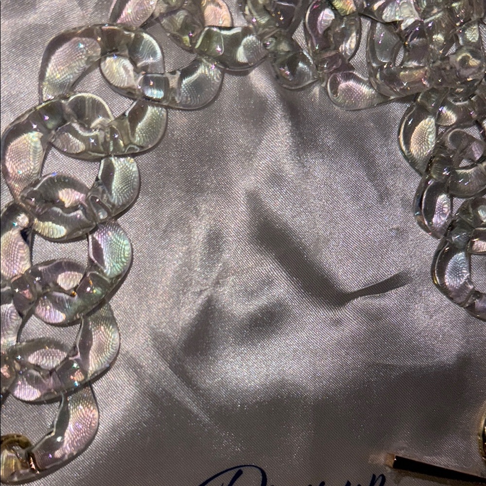 Cream Clutch with Gold Chain Strap and Textured Leather - Picture 3 of 9